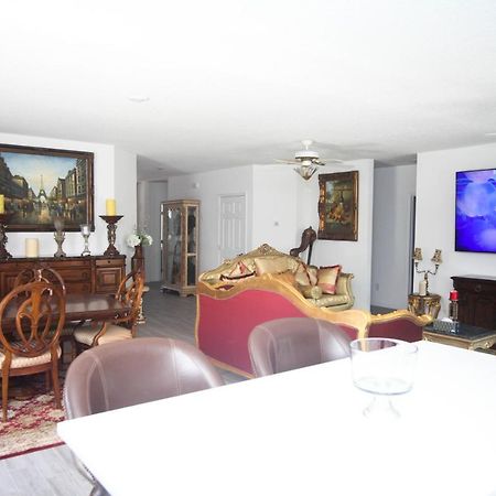 A Beautiful Queen Bedroom Orlando Exterior foto
