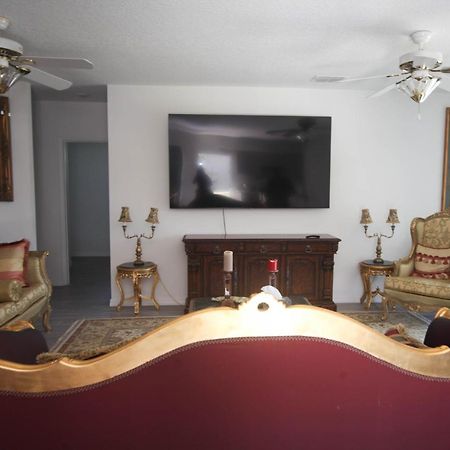 A Beautiful Queen Bedroom Orlando Exterior foto