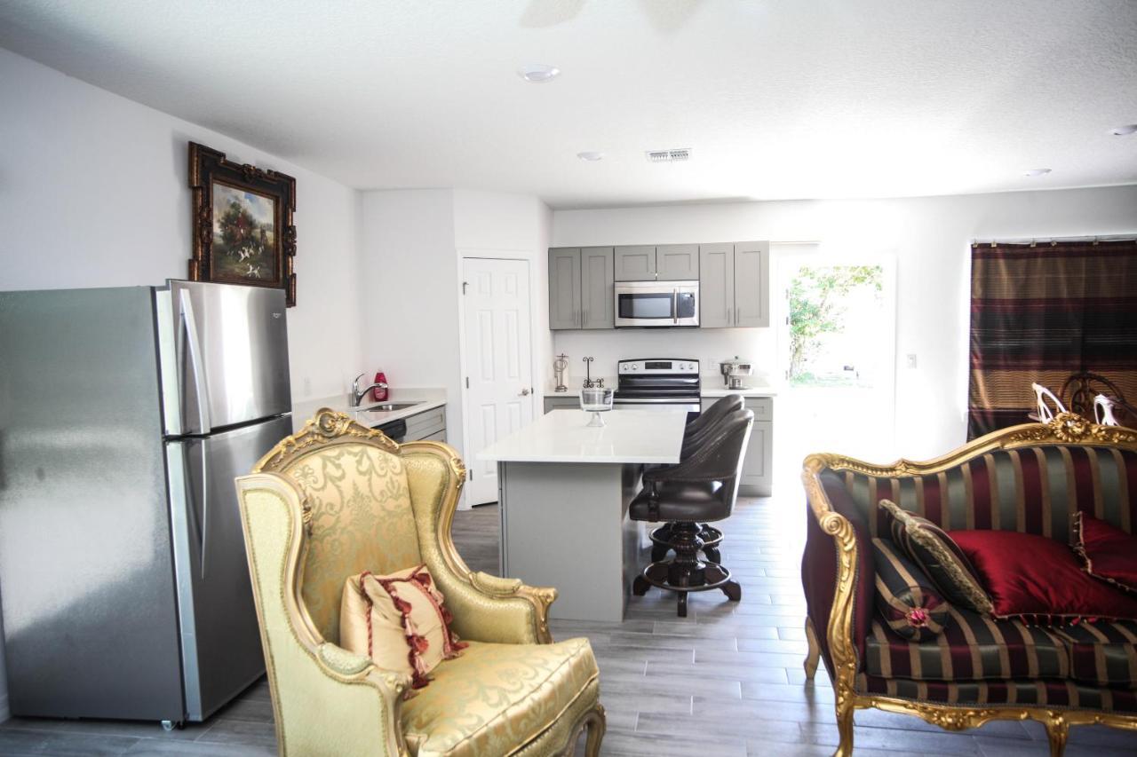 A Beautiful Queen Bedroom Orlando Exterior foto
