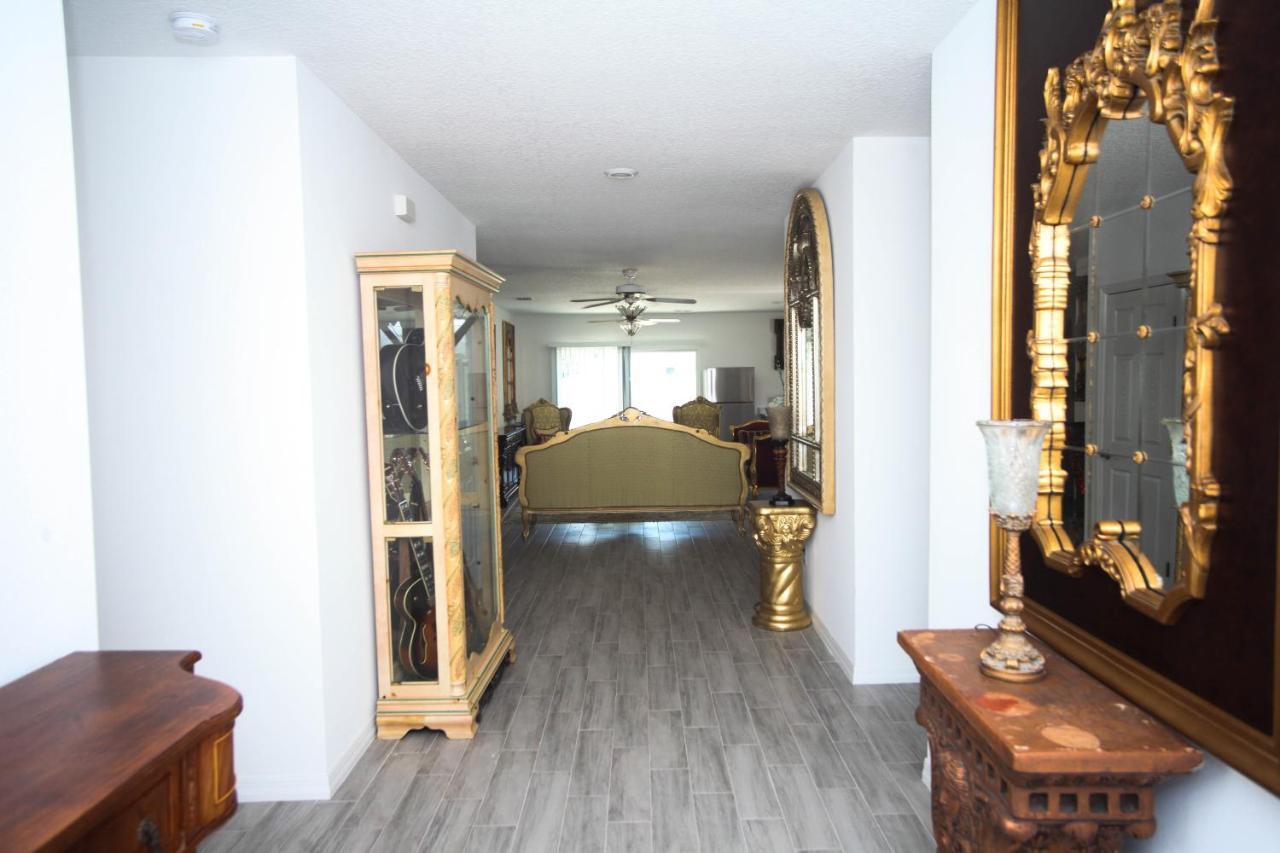 A Beautiful Queen Bedroom Orlando Exterior foto