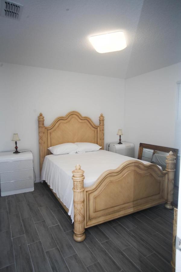 A Beautiful Queen Bedroom Orlando Exterior foto