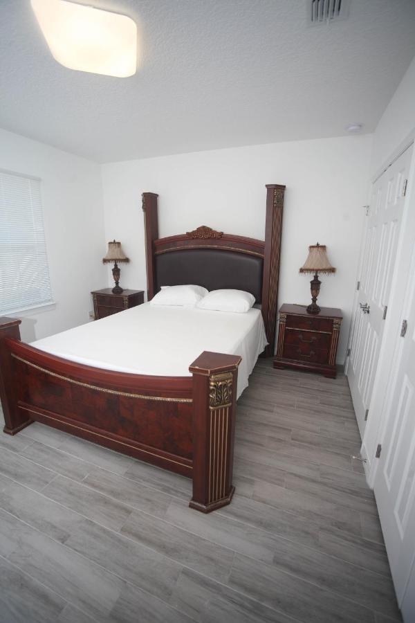 A Beautiful Queen Bedroom Orlando Exterior foto