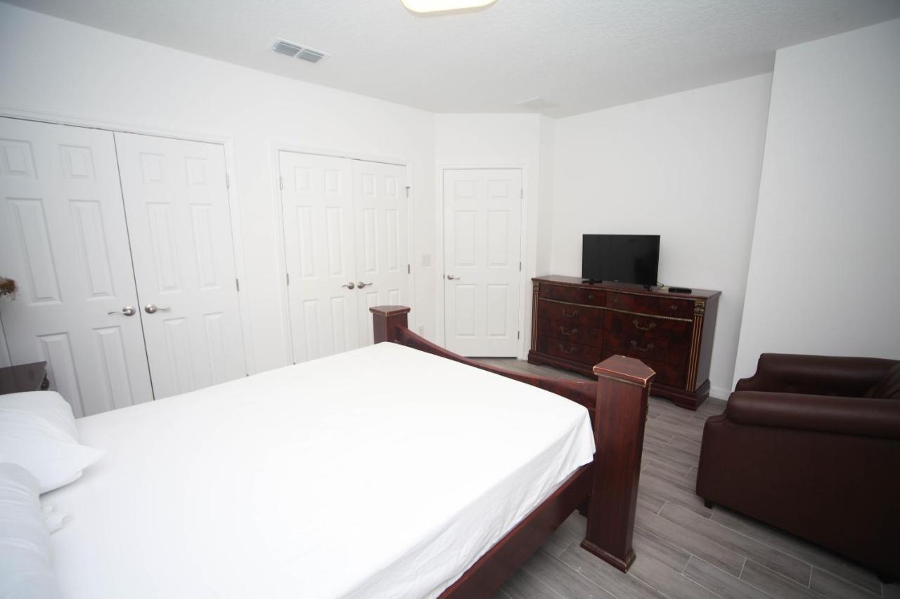 A Beautiful Queen Bedroom Orlando Exterior foto